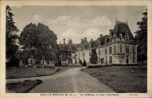 Ak Bouillé Ménard Maine-et-Loire, Le Chateau, la Cour Interieure