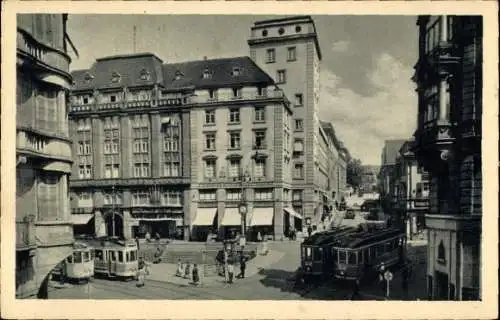 Ak Pforzheim im Schwarzwald, Leopoldsplatz mit Industriehaus, Straßenbahnen