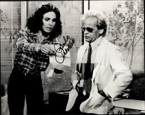 Foto Schauspielerin Paula Prentiss mit Klaus Kinski, Filmszene, Autogramm