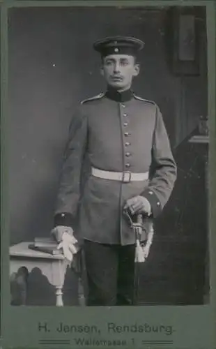 Kabinett Foto Rendsburg in Schleswig Holstein, Deutscher Soldat in Uniform, Standportrait