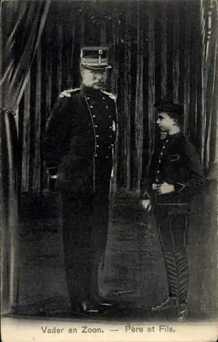 Ak Vater und Sohn, Soldat in Uniform, Porträt