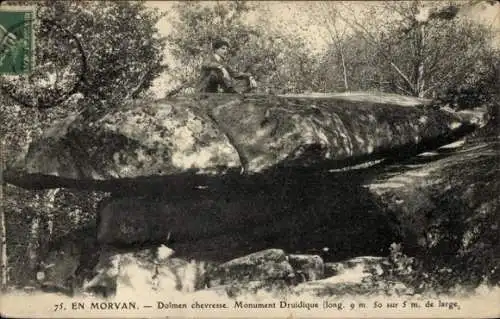 Ak Saint Brisson Nièvre, En Morvan, Dolmen chevresse, Monument Druidique