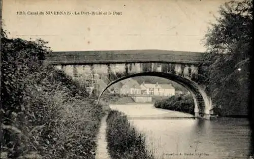 Ak Canal du Nivernais Nievre, Le Port-Brule, Pont