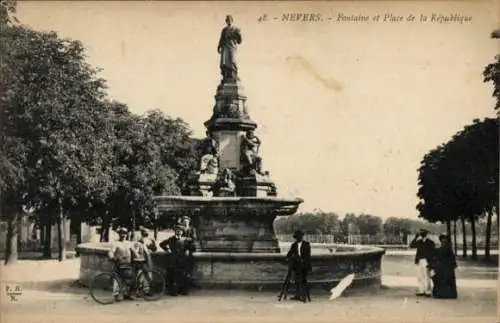 Ak Nevers Nièvre, Fontaine, Place de la République