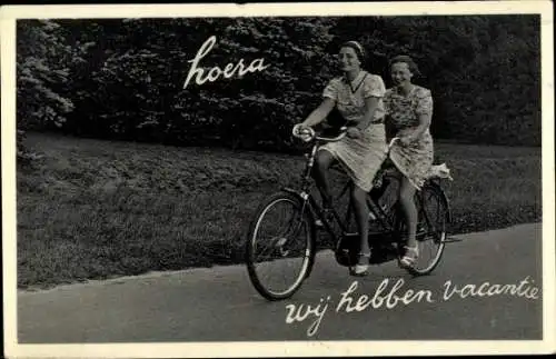 Ak Zwei Frauen fahren Tandem, Fahrrad