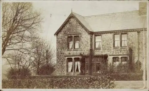 Foto Ak Leeds Yeadon Yorkshire England, Backsteinhaus