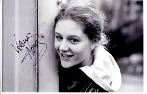 Foto Schauspielerin Nora Koenig, Portrait, Autogramm