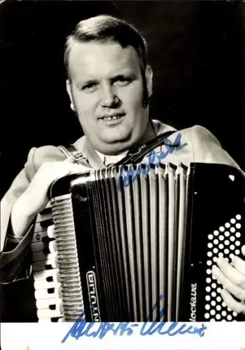 Ak Schauspieler Hubertus Cremere, Portrait mit Akkordeon, Autogramm