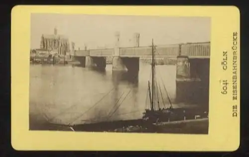 CdV Foto Eisenbahnbrücke über den Rhein, Binnenschiffe, im Hintergrund der Kölner Dom