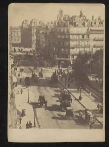 CdV Foto Straßenzug in Paris mit Autos u. Passanten, Ladengeschäft, Werbung "Au bon Diable", 1869