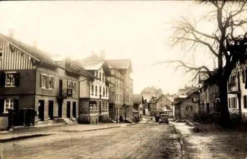 Foto Ak Straßenpartie in einem Ort, Kaufhaus