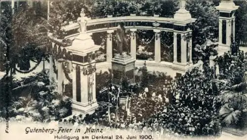 Ak Mainz am Rhein, Gutenberg-Feier, Huldigung am Denkmal, 24. Juni 1900