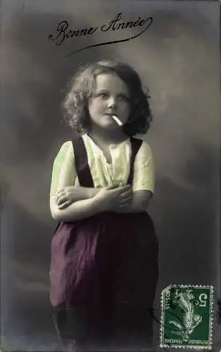 Ak Rauchendes Mädchen, Zigarette, Porträt