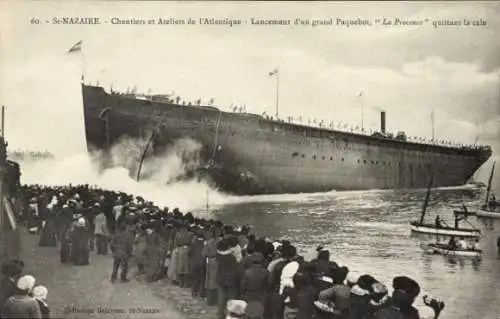 Ak St. Nazaire, Stapellauf eines großen Liners La Provence