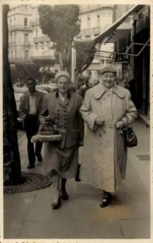 Foto Ak Algier Algerien, Passanten, zwei Frauen