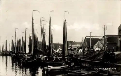 Ak Volendam Nordholland Niederlande, Hafenpartie, Boote