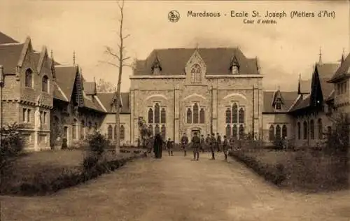 Ak Anhée Wallonien Namur, Abtei Maredsous, Schule St. Joseph, Kunsthandwerk, Eingangshof