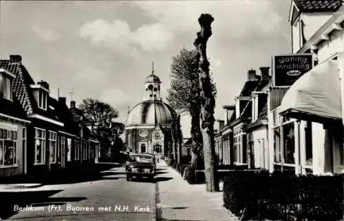 Ak Berlikum Waadhoeke Friesland Niederlande, Buorren mit NH-Kirche