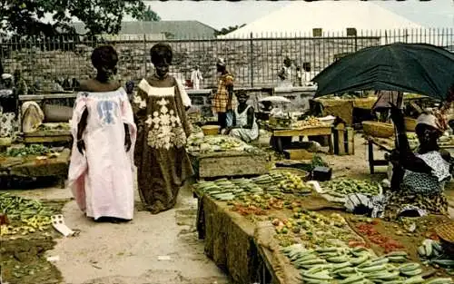 Ak Banjul Bathurst Gambia, Gemüsemarkt, Frauen in Tracht