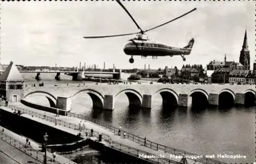 Ak Maastricht Limburg Niederlande, Maasbrücken mit Helicoptère, Sabena Hubschrauber