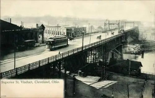 AK Cleveland Ohio USA, Superior St Viaduct, Straßenbahn