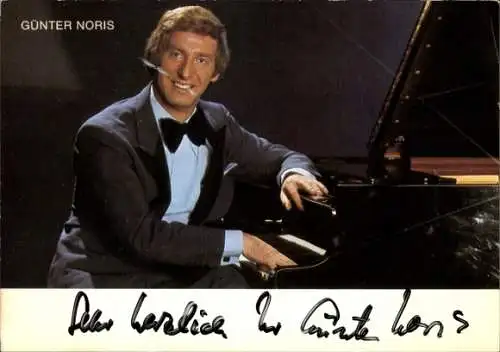 Ak Schauspieler und Sänger Günter Noris, Portrait, Autogramm, Klavier, Anzug
