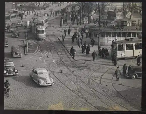 Fotografie Der Stachus, das Verkehrszentrum Münchens, um 1950