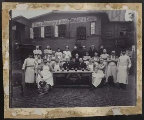 Fotografie Gruppenbild, Export-Schlachterei J. Adolph Schmidt & Co., Personal, Berhardiner