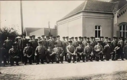 Foto Ak BO Linden ? Werkschutzgruppe, Gruppenbild, 1919