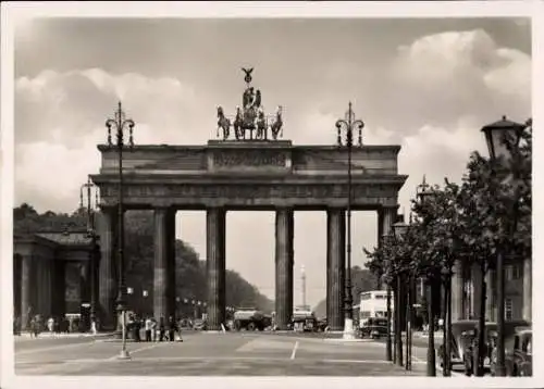 Ak Berlin Mitte, Brandenburger Tor, Durchblick zur Siegessäule