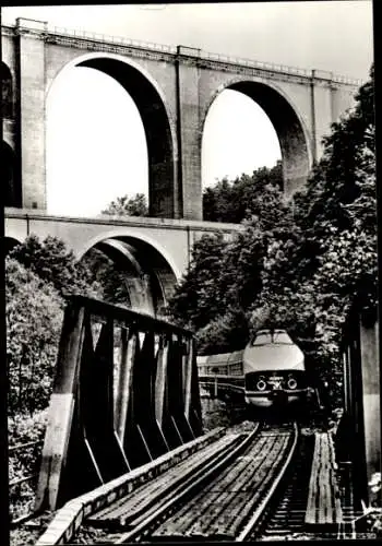 Ak Deutsche Eisenbahn, Karola und Karlex im Einsatz, Baureihe 175.0, Elstertalviadukt, Barthmühle