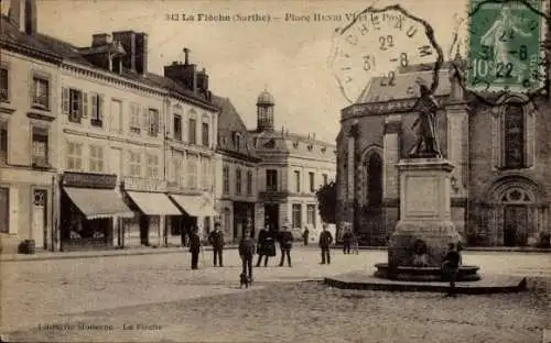 Ak La Flèche Sarthe, Place Henri VI und das Postamt