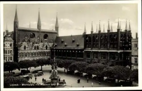 Ak Hansestadt Lübeck, Marktplatz, Rathaus, Brunnen