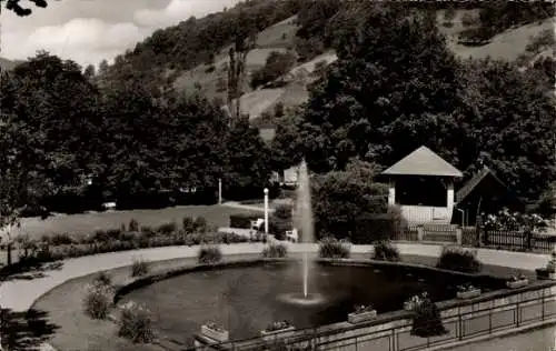 Ak Ottenhausen Straubenhardt im Schwarzwald, Kurgarten, Springbrunnen