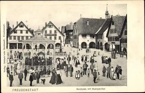 Ak Freudenstadt im Schwarzwald, Marktplatz mit Musikpavillon, Passanten