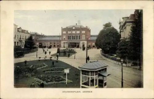 Ak Arnhem Gelderland Niederlande, Stationsplein
