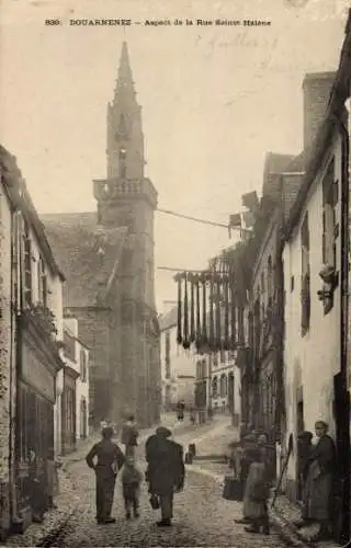 Ak Douarnenez Finistère, Aspekt der Rue Sainte Héléne