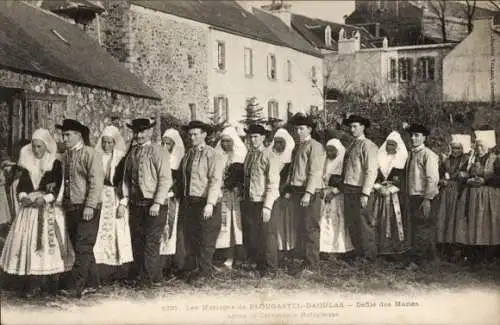 Ak Plougastel Daoulas Finistère, Defile des Maries