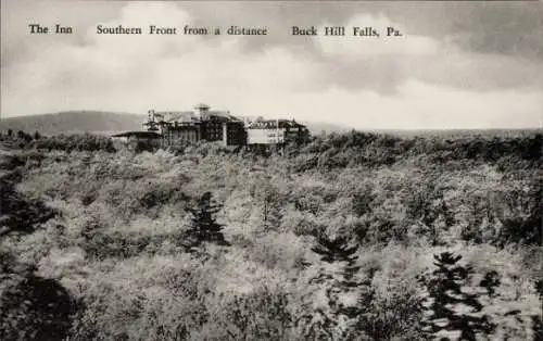 Ak Buck Hill Falls Pennsylvania USA, The Inn, Südfront aus der Ferne