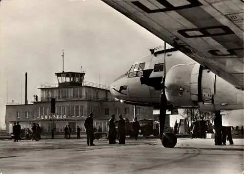 Ak Leipzig in Sachsen, Messeflughafen, Flugzeug Lufthansa