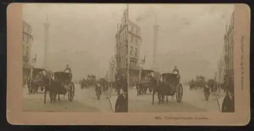 Stereo Foto Der Trafalgar Square im Zentrum von London, belebtes Straßenbild mit Pferdekutschen