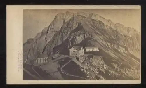 CdV Foto Berg Pilatus, Kanton Bern, Schweiz, Kirche auf dem Berg Pilatus, Berghütten