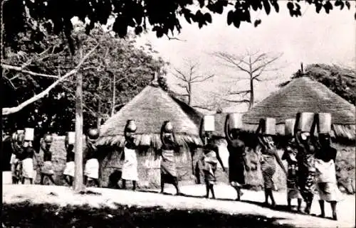 Ak Brazzaville Französisch Kongo, Afrikanerinnen, Hütten