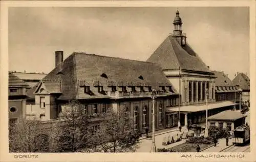 Ak Görlitz in der Lausitz, Die Straßenseite vom Hauptbahnhof, Straßenbahn