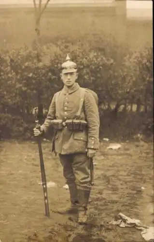 Foto Ak Gehlsdorf Hansestadt Rostock ?, Deutscher Soldat in Uniform, Pickelhaube, Portrait, I WK