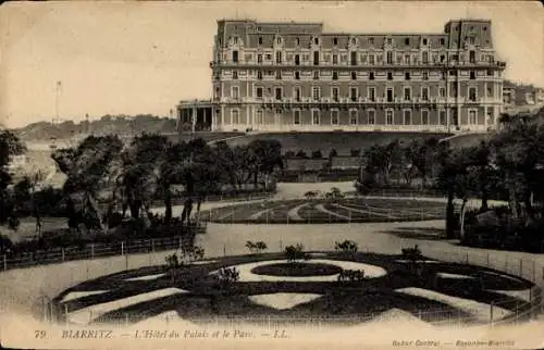 Ak Biarritz Pyrénées Atlantiques, Hôtel du Palais und der Park