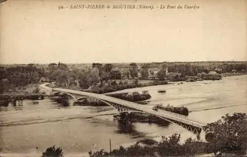 Ak Saint-Pierre le Moutier Nièvre, Pont du Veurdre