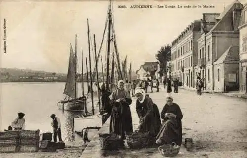 Ak Audierne Finistère, Les Quais, Rathaus