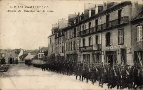 Ak Camaret sur Mer Finistère, Ankunft des Bataillons am Kai