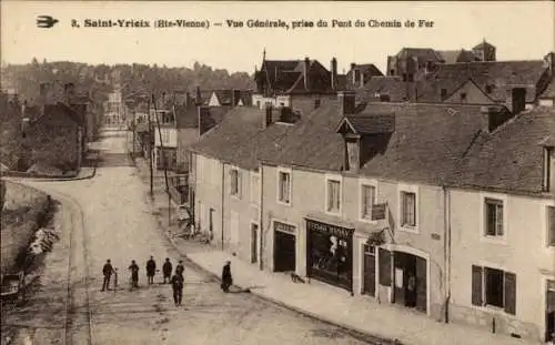 Ak Saint Yrieix Haute Vienne, Vue Generale, prise du Pont de Chemin de Fer